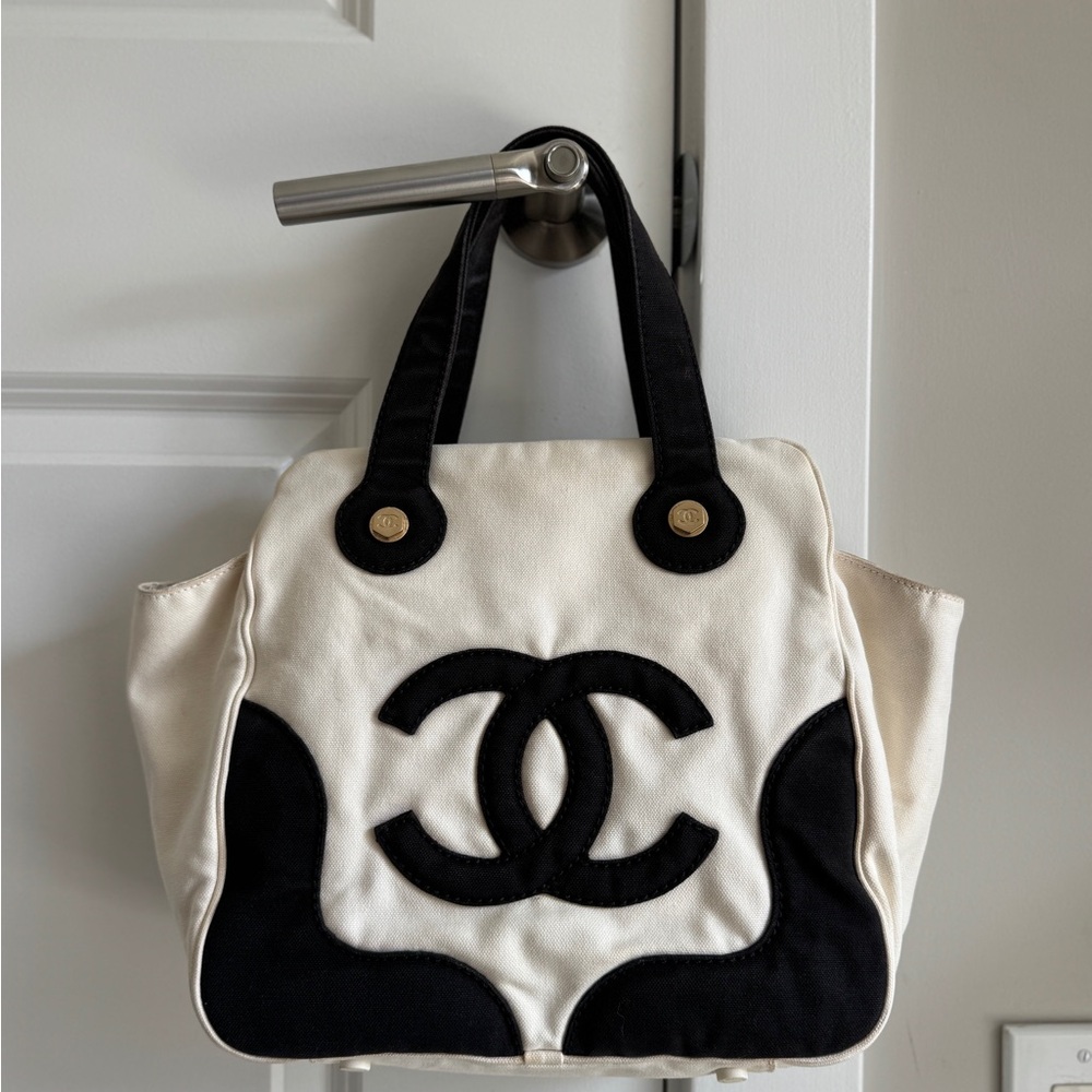 Vintage Chanel Marshmallow CC Handle Bag